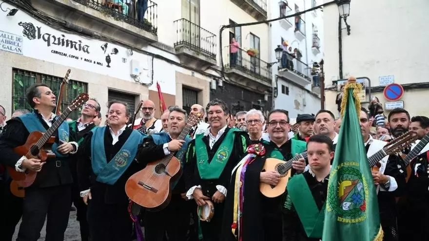 Vídeo | Actuación de las tunas de Derecho, Veterinaria, Magisterio, Politécnica de Badajoz y de Merida