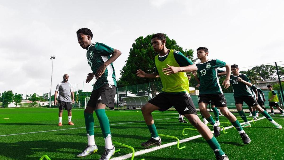 Entrenamiento de la selección sub-15 de Arabia Saudí.