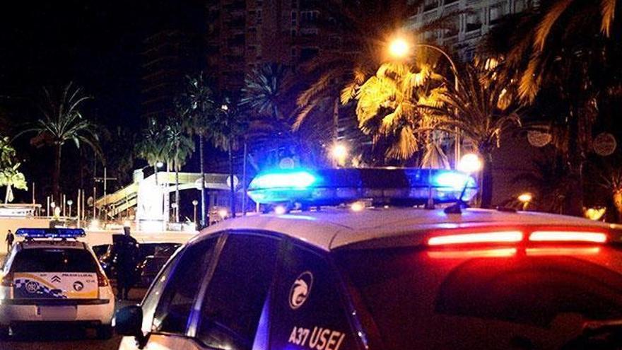 Detenido tras cortar el cuello a un joven con una botella rota en el Paseo Marítimo