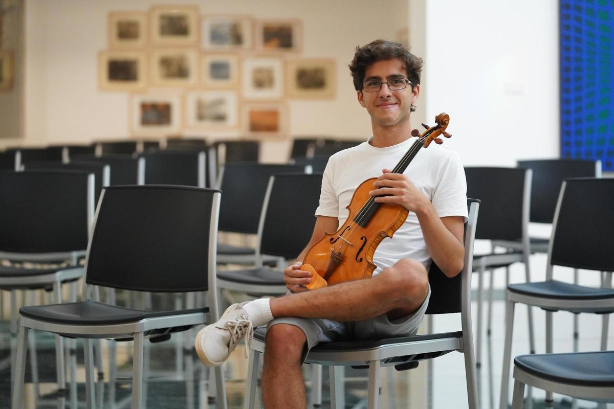 Isaac Pérez en el MACE.