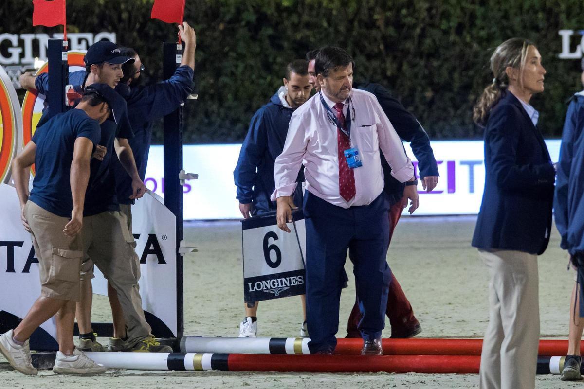 Santiago Varela, en el centro, durante un concurso.