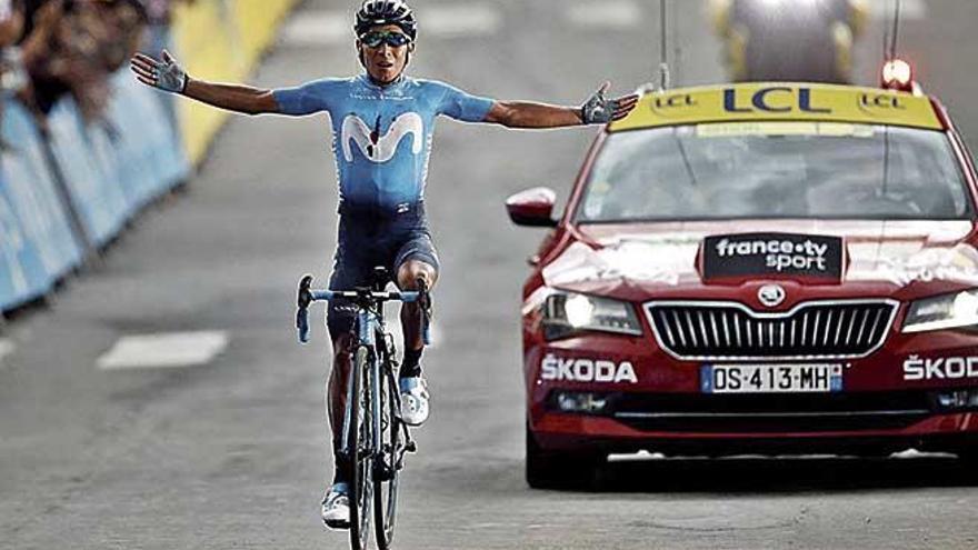 Nairo Quintana celebra su victoria en la decimoctava etapa del Tour.