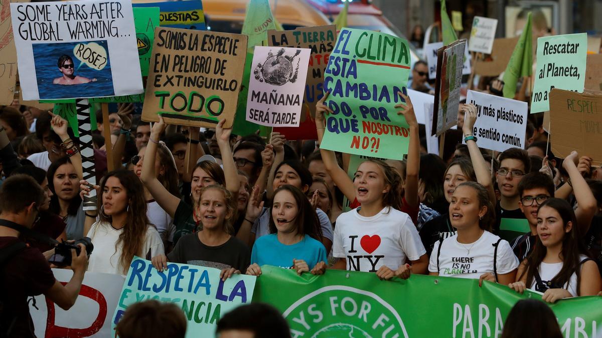 Manifestación de estudiantes a favor del clima y del cuidado del planeta.