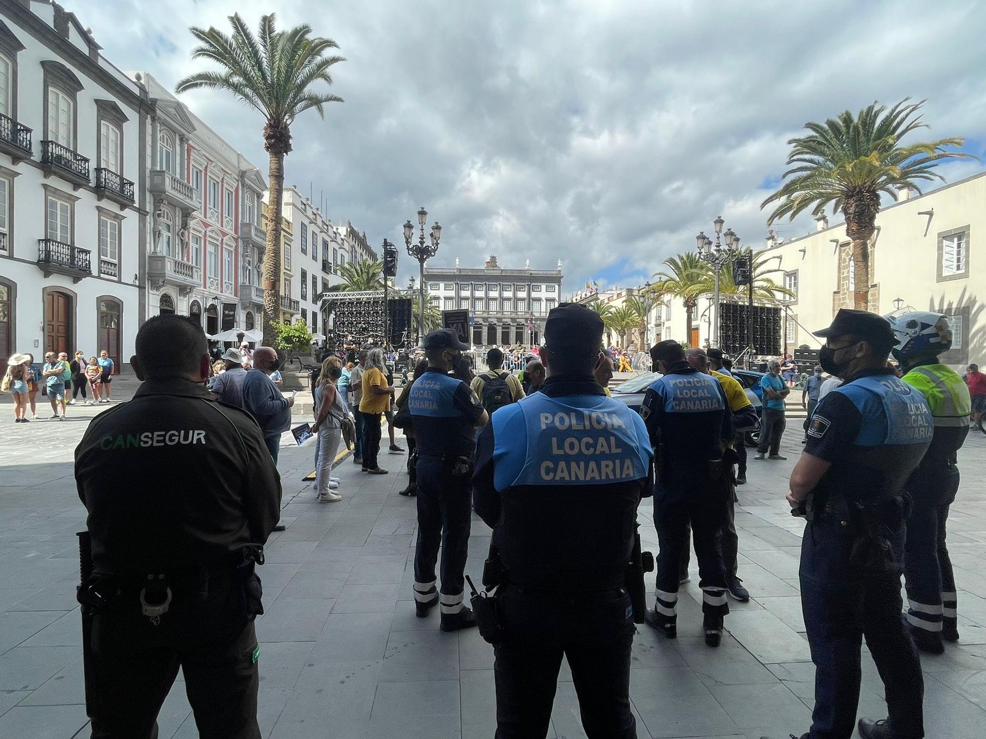 Seguidores del padre Báez piden en Santa Ana la libertad para el sacerdote a grito de "fariseos"