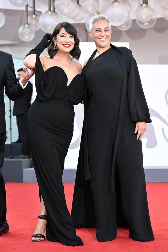 Cristina Fogazzi y Cathy La Torre en la alfombra roja del Festival de Venecia