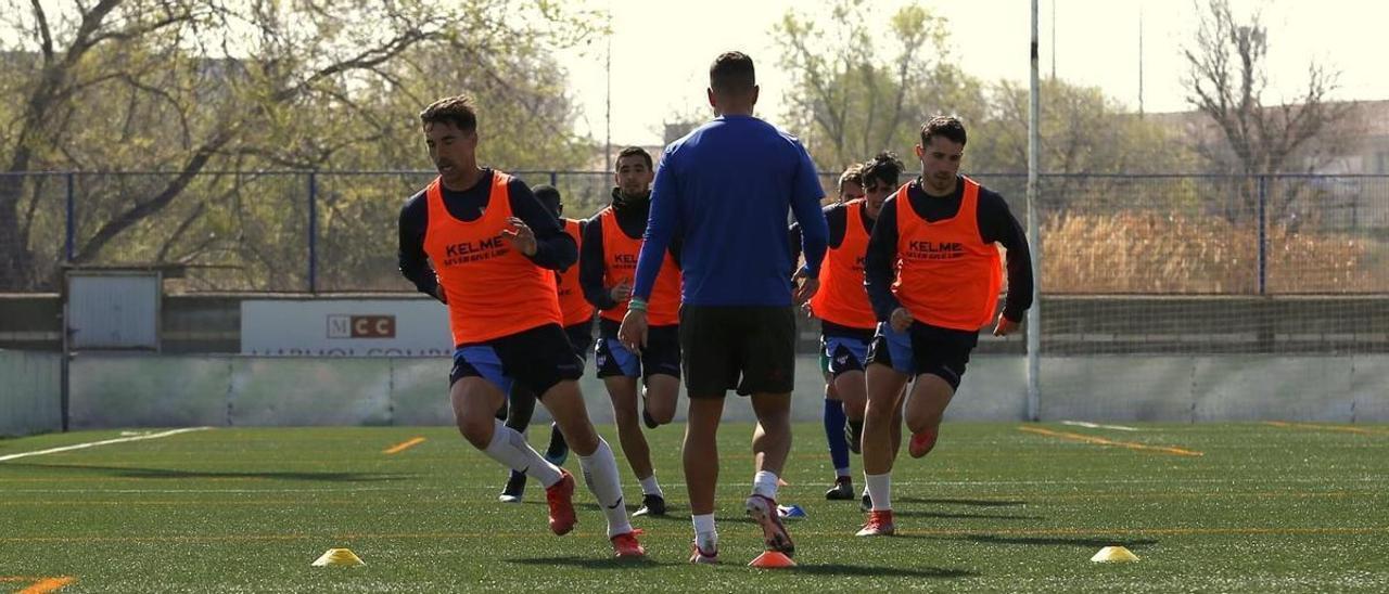 Jugadores de la SD Ejea, durante un entrenamiento de la pasada campaña.