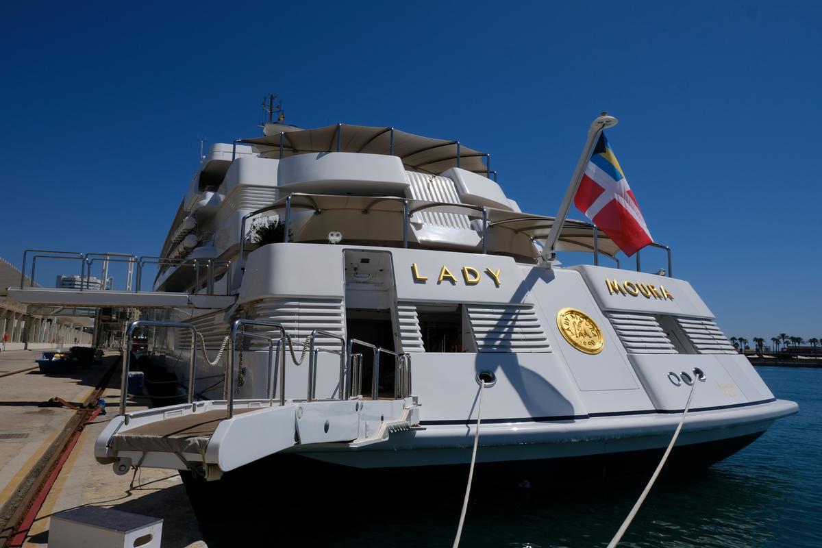 El yate de lujo Lady Moura, atracado en el Muelle 2 del Puerto de Málaga.