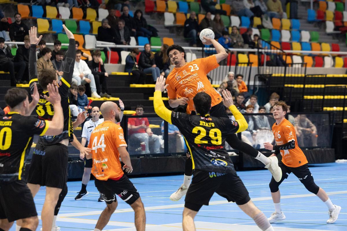Todas las imágenes del partido de balonmano de Eivissa Handbol Trasmapi contra Soria