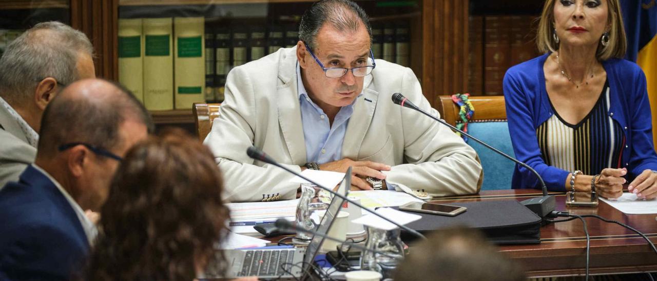 El consejero de Sanidad, Blas Trujillo, presenta el IV Plan de Adicciones en sede parlamentaria. | | CARSTEN W. LAURITSEN