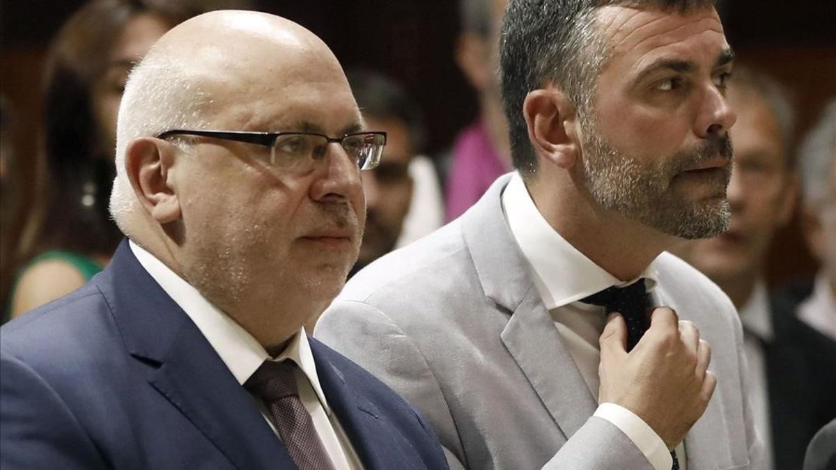 Jordi Baiget y Santi Vila, en el acto de toma de posesión del nuevo 'conseller' de Empresa i Coneixement.