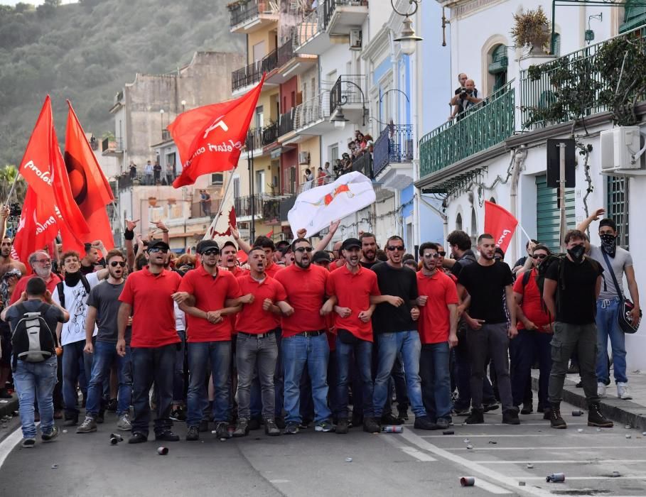 Choques entre policías y manifestantes en el G7