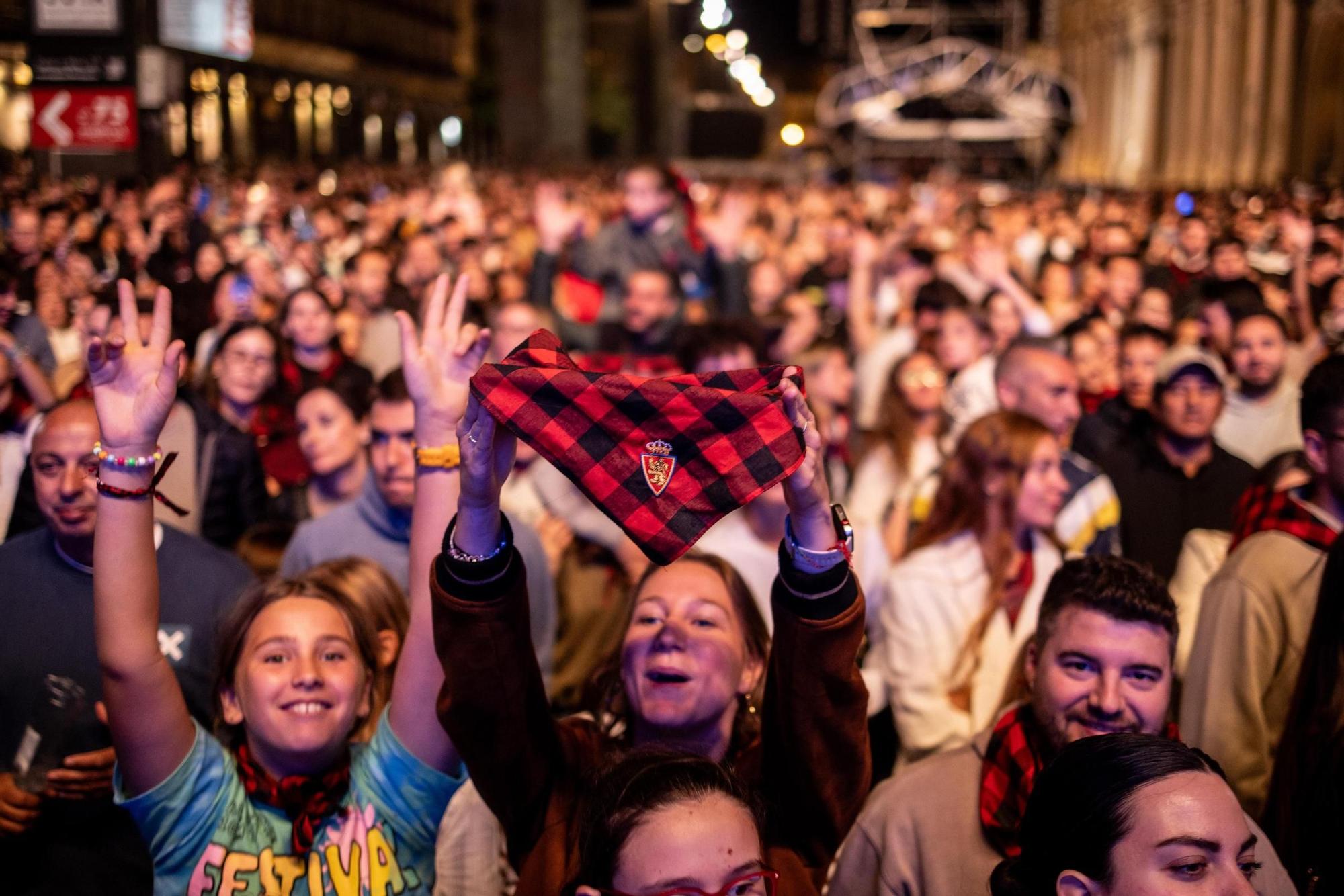 En imágenes | Marlon estalla en su concierto en la plaza del Pilar