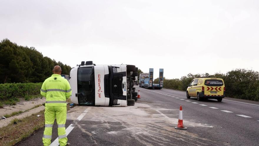 Vuelca un camión en la A-4 a su paso por Córdoba