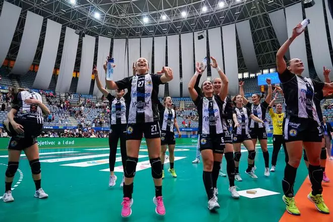 Copa de la Reina 2024 | El Atticgo BM Elche - Balonmano Costa del Sol Málaga de cuartos, en fotos