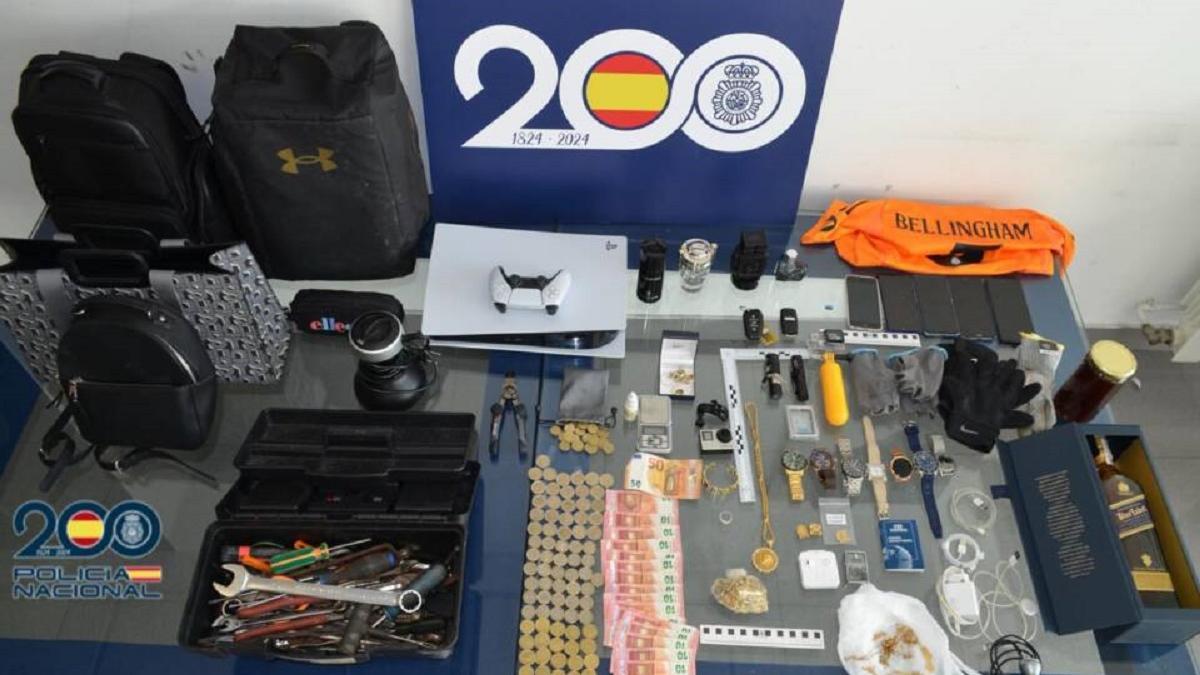 Material incautado por la Policía Nacional a los detenidos por los robos con fuerza.