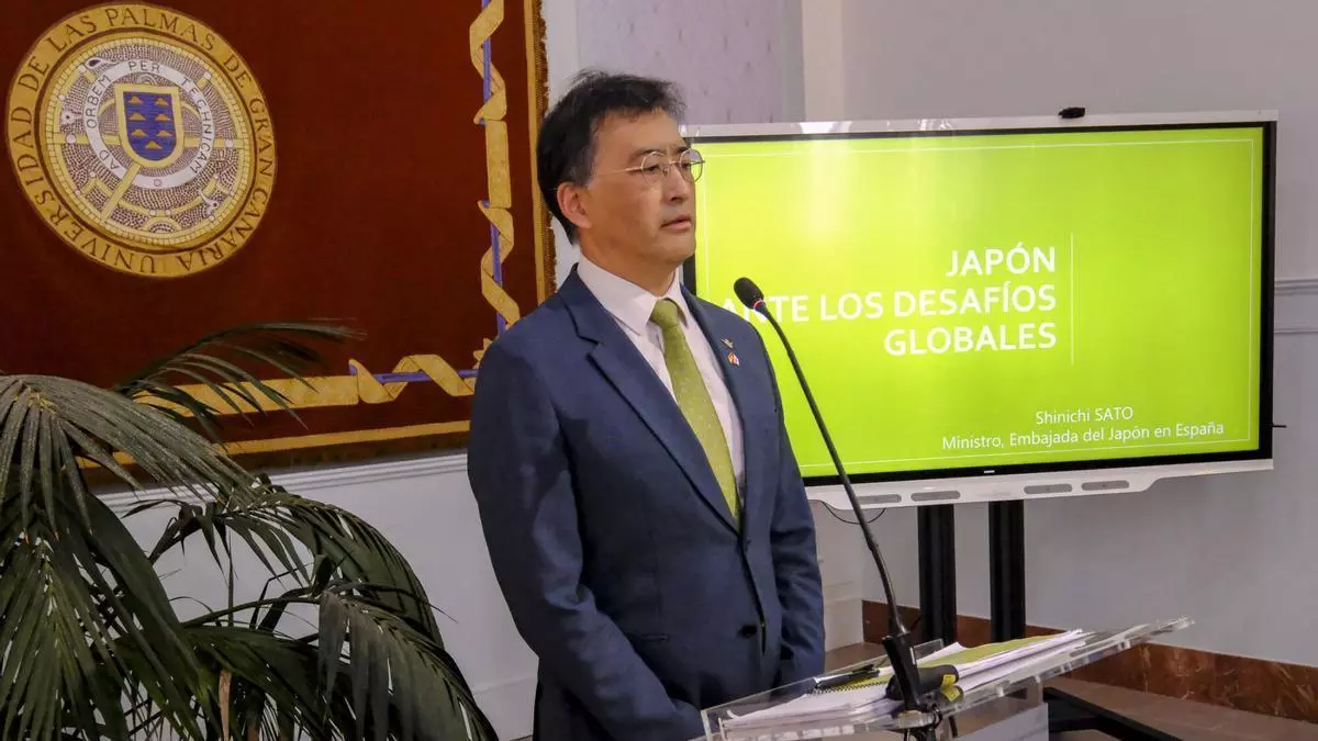 Conferencia de Shinichi Sato, ministro de la Embajada de Japón en España, en el Rectorado de la ULPGC