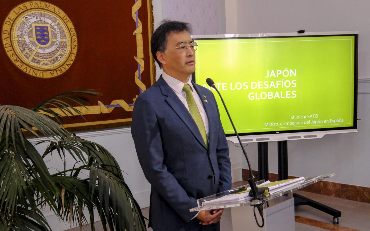 Conferencia de Shinichi Sato, ministro de la Embajada de Japón en España, en el Rectorado de la ULPGC Conferencia de Shinichi Sato, ministro de la Embajada de Japón en España, en el Rectorado de la ULPGC