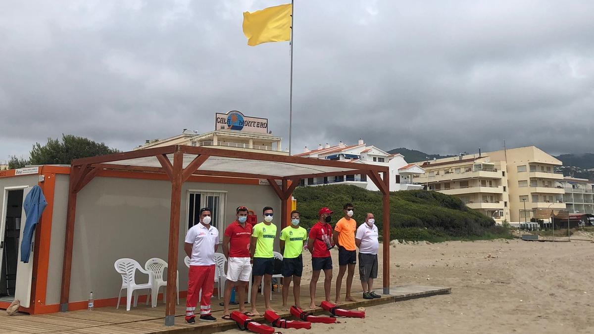 El servicio de salvamento y socorrismo de la playa Carregador.
