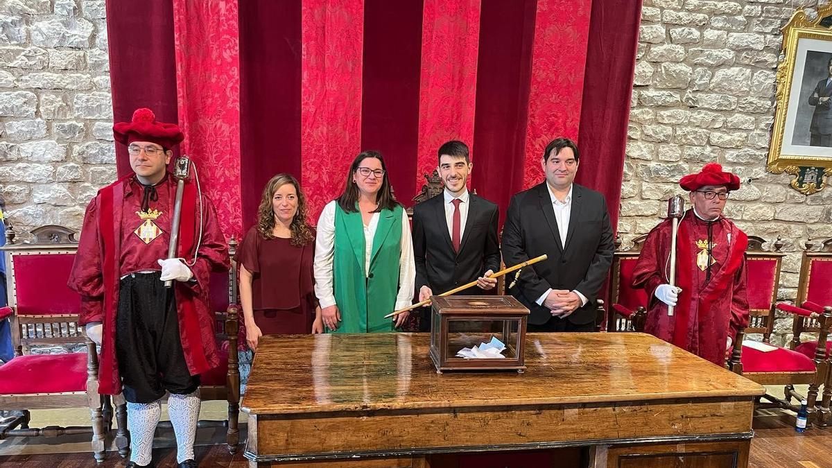 Los cuatro concejales de Independents per Morella que componen el nuevo equipo de gobierno, en el pleno de investidura del 17 de junio.