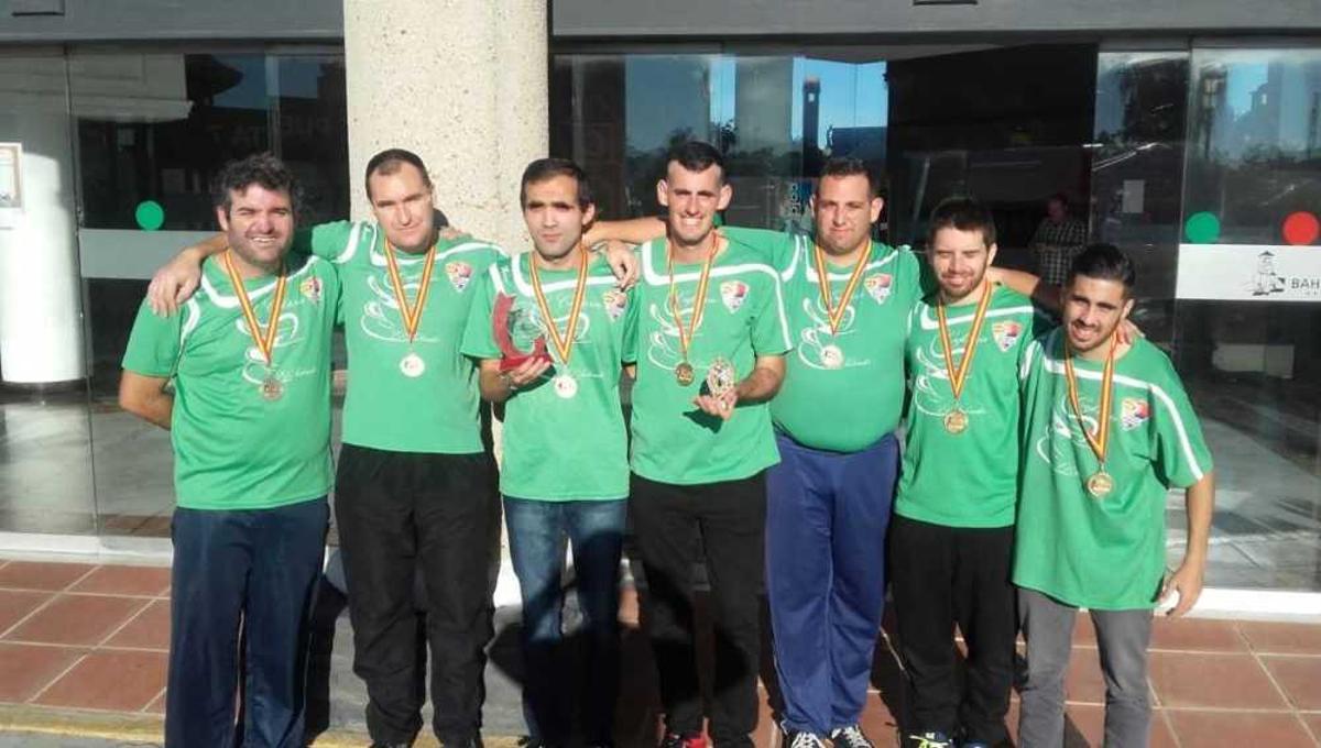 El equipo que ganó la medalla de baloncesto de Deportes Sin Adjetivos el pasado año