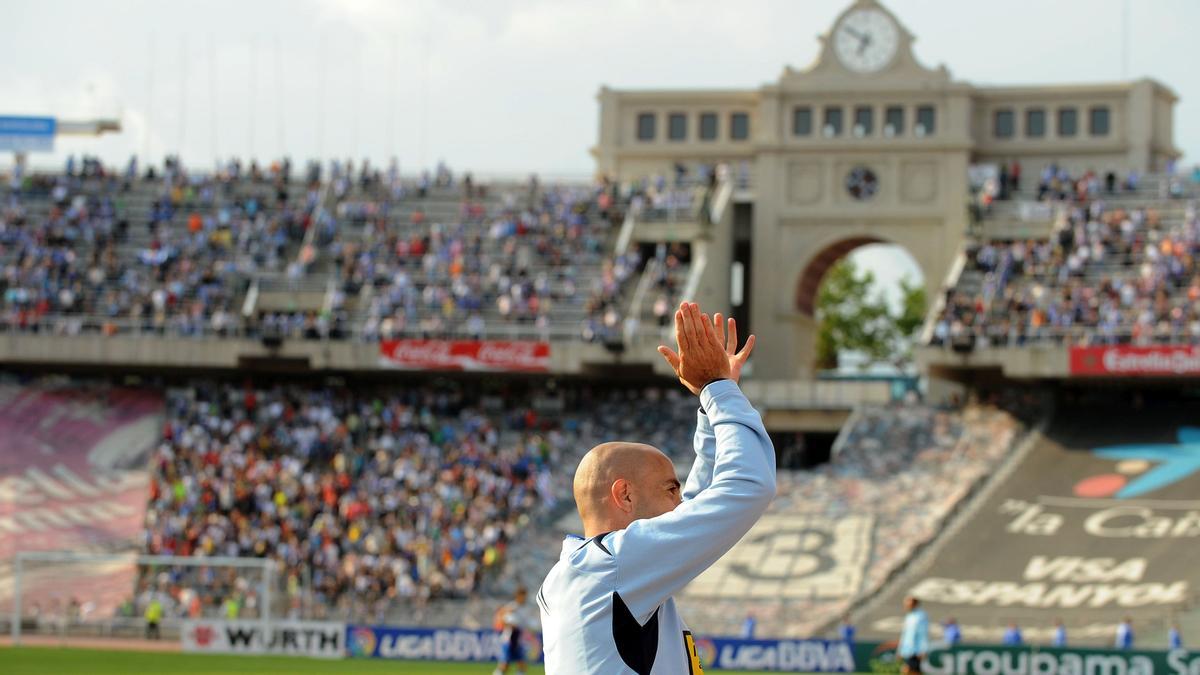 De la Peña se despide de la afición perica en el estadio de Montjuïc en 2009