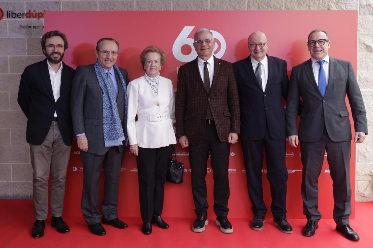 Aitor Moll, consejero delegado de Prensa Ibérica, Javier Moll, presidente de Prensa Ibérica, Arantza Sarasola, Vicepresidenta de Prensa Ibérica, Joan Nogués (Gremi de la Industria i Comunicació Gráfica de Catalunya), Ricard Sánchez (Gremi de Indústries Gràfiques de Catalunya) y Víctor Trillo, director general de Liberdúplex