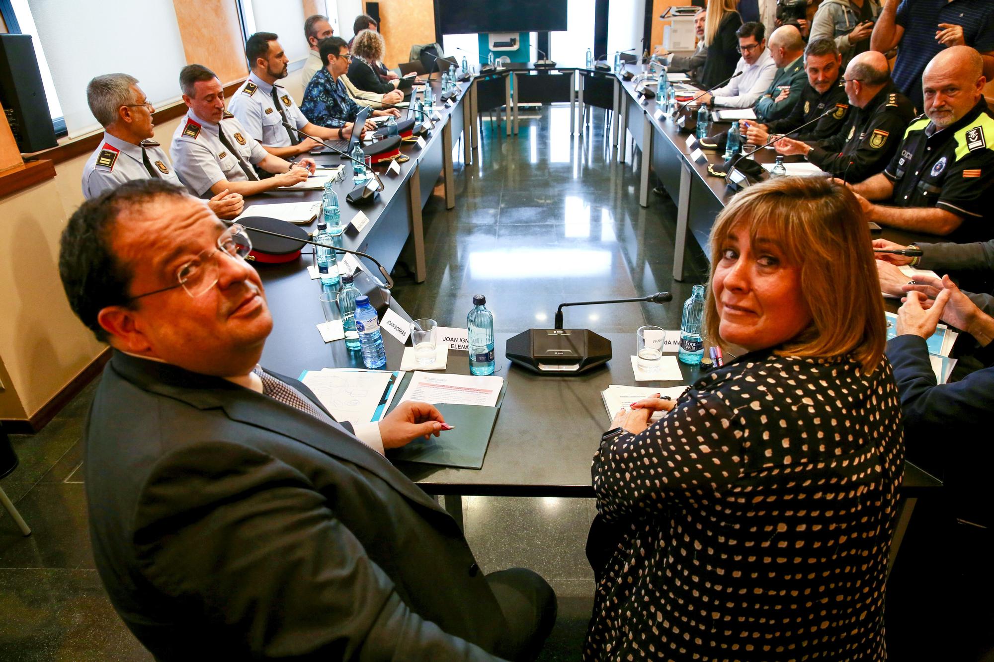 La alcaldesa de L'Hospitalet, Núria Marín, junto al conseller d'Interior, Joan Ignasi Elena, en la Junta de Seguridad Local.