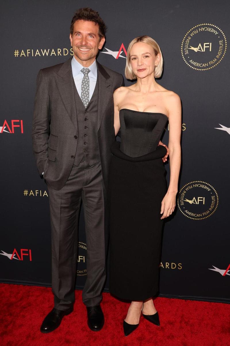 Carey Mulligan y Bradley Cooper en los premios AFI