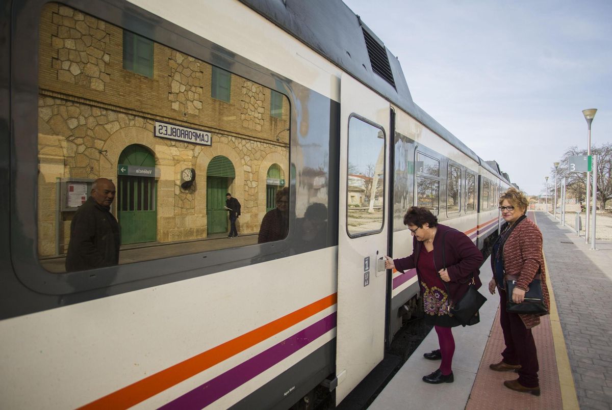 Així elimina Espanya els trens barats per afavorir l’AVE Així elimina Espanya els trens barats per afavorir l’AVE