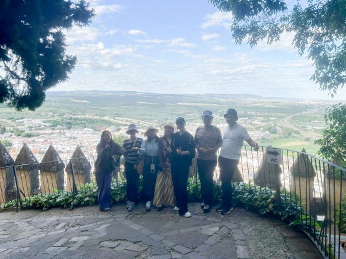 Comunicadores chinos en el castillo de Almodóvar.