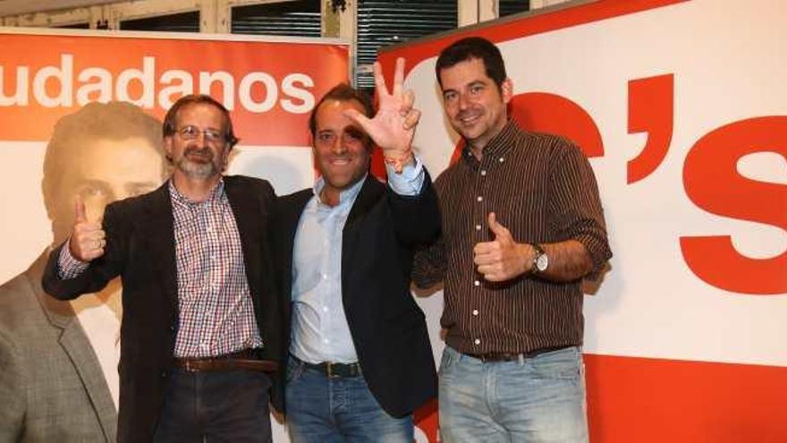 Gonzalo Sichar, Juan Cassá y Alejandro Carballo, coordinador de la campaña de Cassá en las municipales.