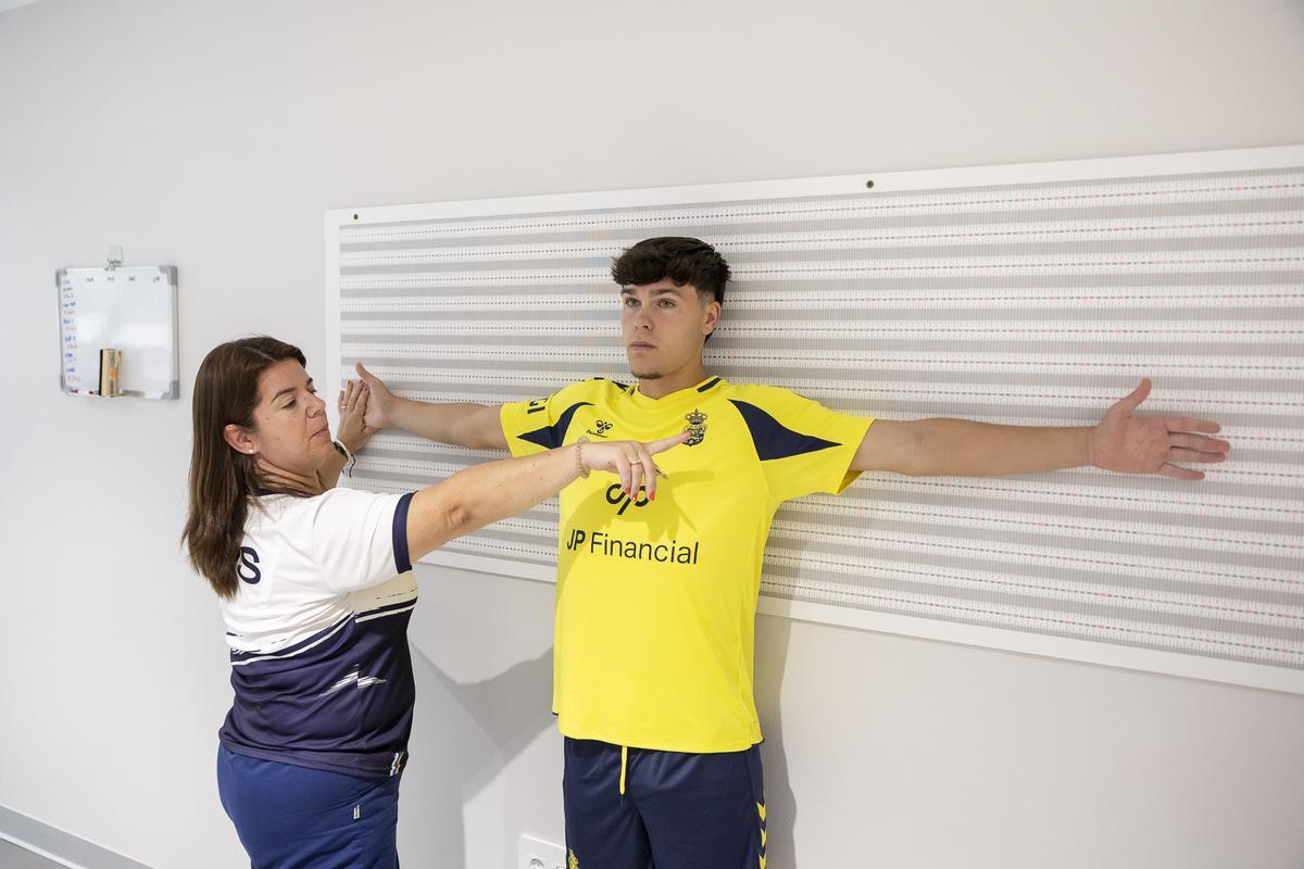Reconocimiento médico de jugadores de la UD Las Palmas en el Hospital Perpetuo Socorro