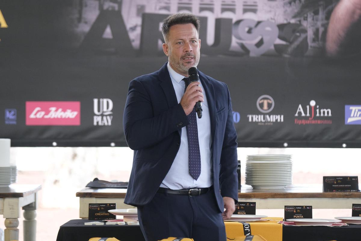 Aníbal Falcón durante la presentación del IV Concurso Nacional de Cortadores de Jamón de Arucas que lleva su nombre.