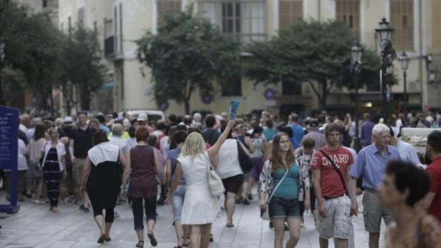 Touristen in Palma.