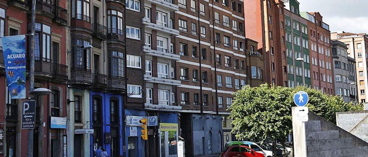 Un tramo del paseo de Fomento atravesado por el carril bici.