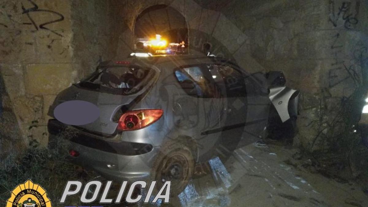 Un conductor novel borracho se empotra contra una pared en El Vendrell