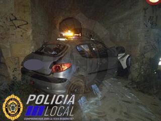 Un conductor novel borracho se empotra contra una pared en El Vendrell