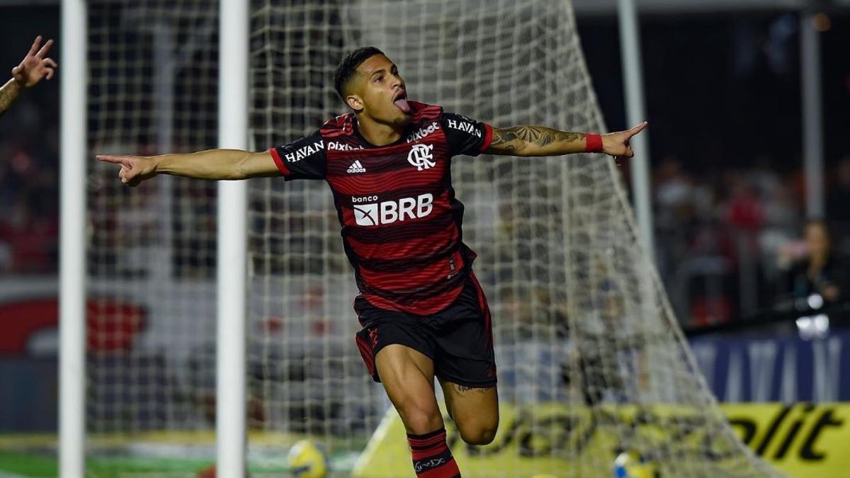 Joao Gomes celebra un gol con el Flamengo.