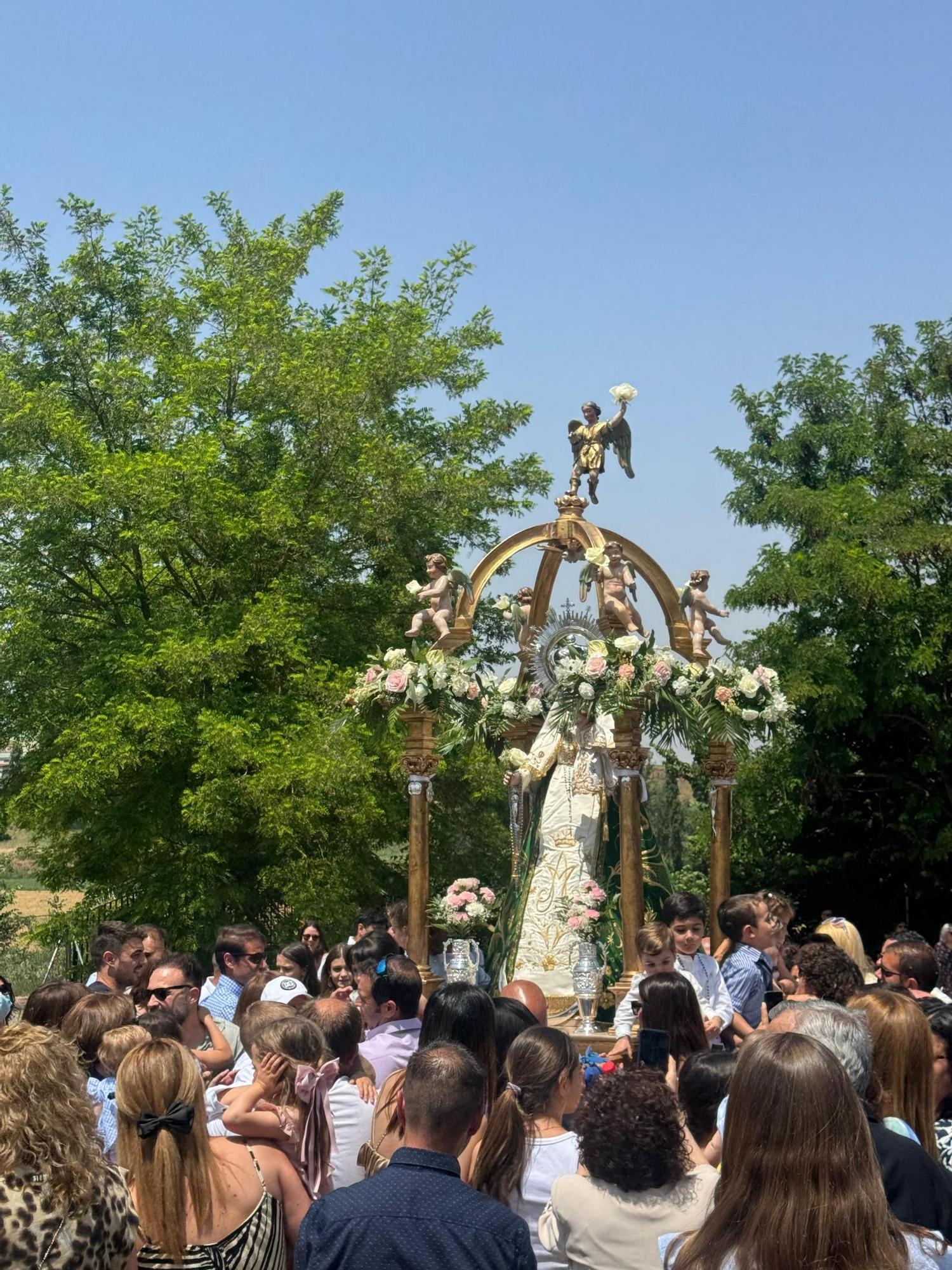 La Virgen del Olmo festeja su día grande en Villaescusa