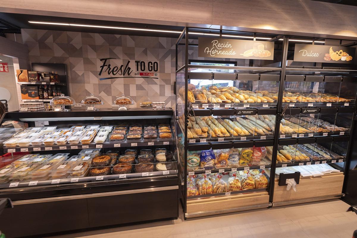 Sección Fresh to go y panadería de la tienda SPAR Cercados de Espino
