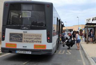La gratuidad del servicio dispara un 55% el número de usuarios de autobús en Formentera