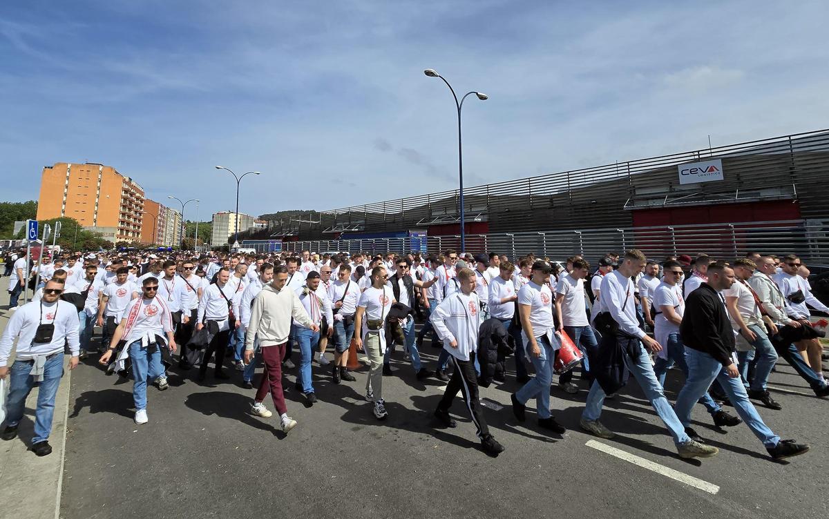 Balaídos se prepara para el Celta-Friburgo: miles de aficionados llegan al estadio en la previa