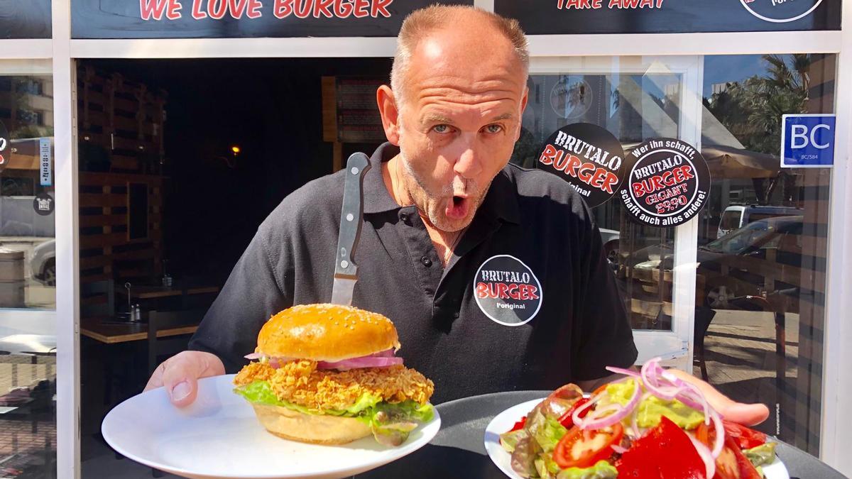 Holger Bombien im damaligen &quot;Brutalo Burger&quot; in Cala Millor.