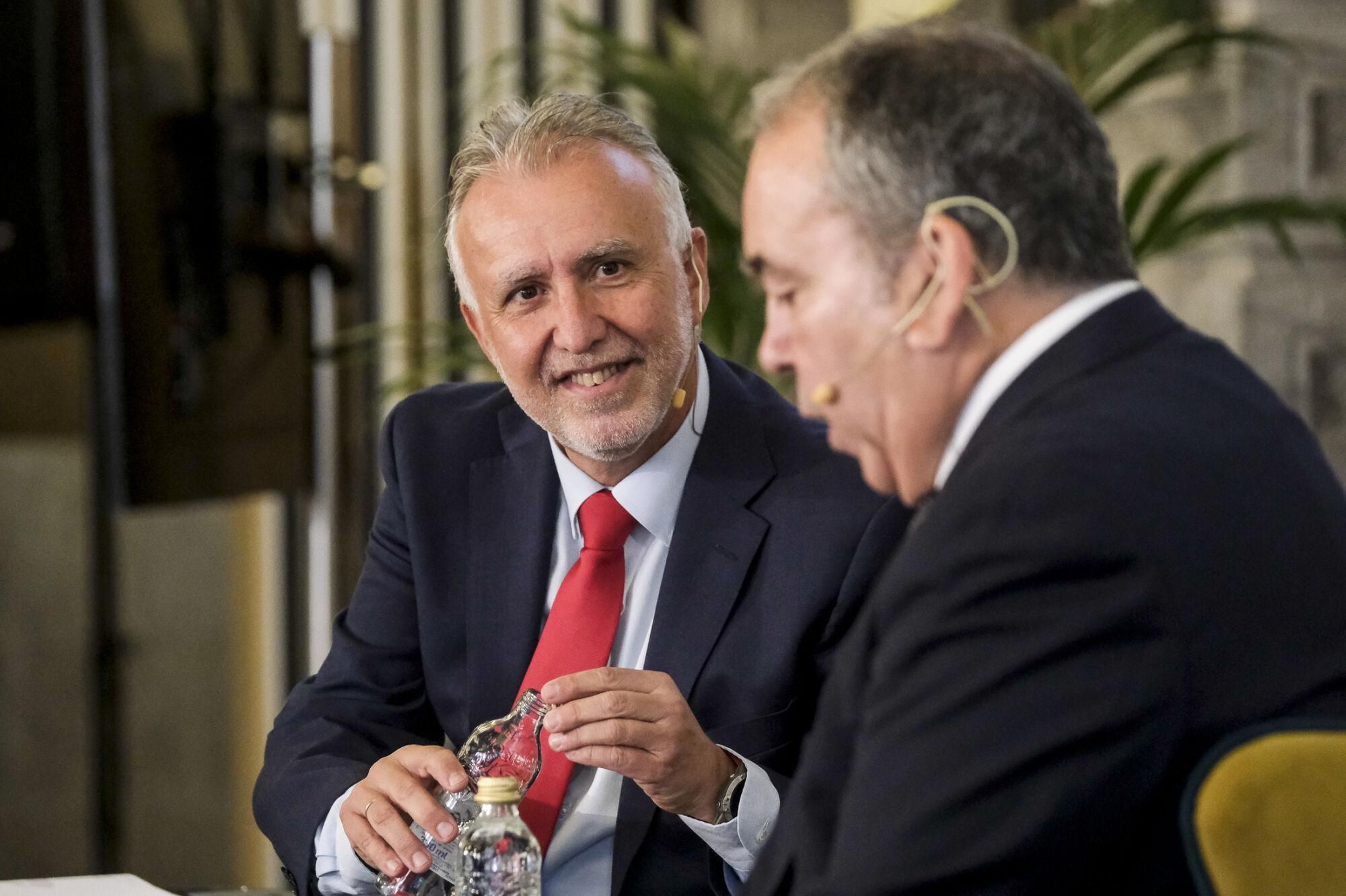 Encuentro informativo con Ángel Víctor Torres, ministro de Política Territorial y Memoria Democrática de España 