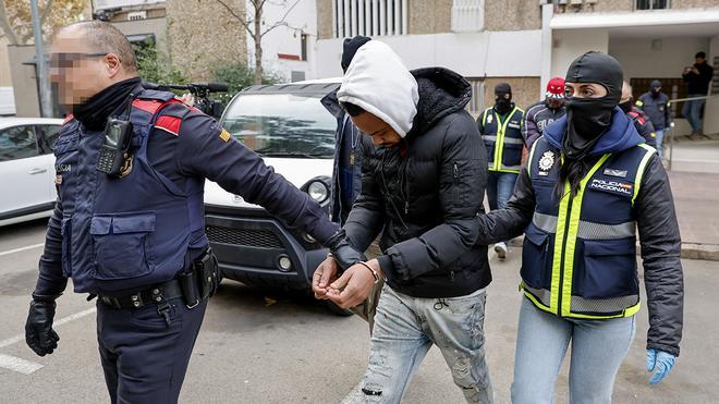 Dispositivo policial en Barcelona y Tarragona contra la banda de los Trinitarios