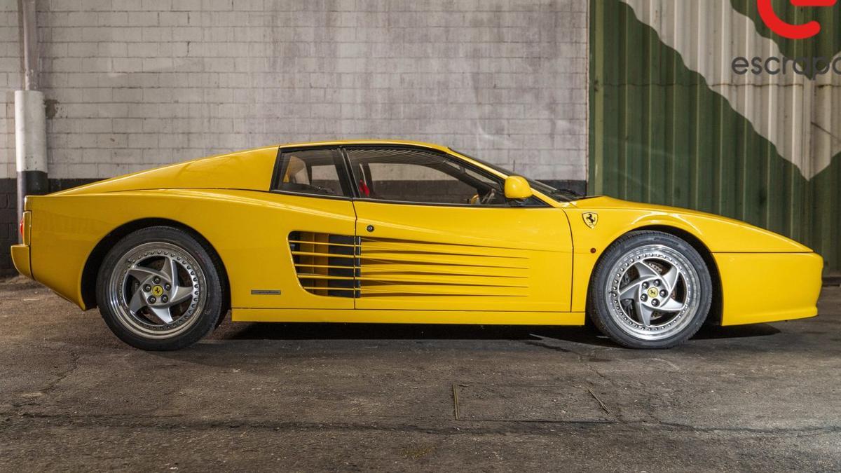 Una imagen del Ferrari Testarrossa que se subasta en Madrid.