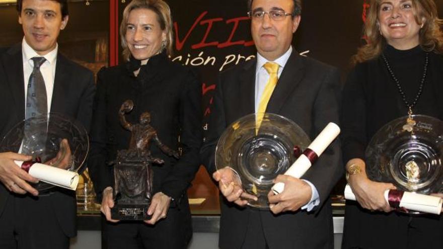 Los premiados, entre ellos el gerente de Gaza, segundo por la derecha.