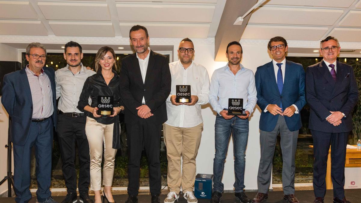 Premiados en la gala de Aesec por los 14 años de andadura del colectivo empresarial de Elche