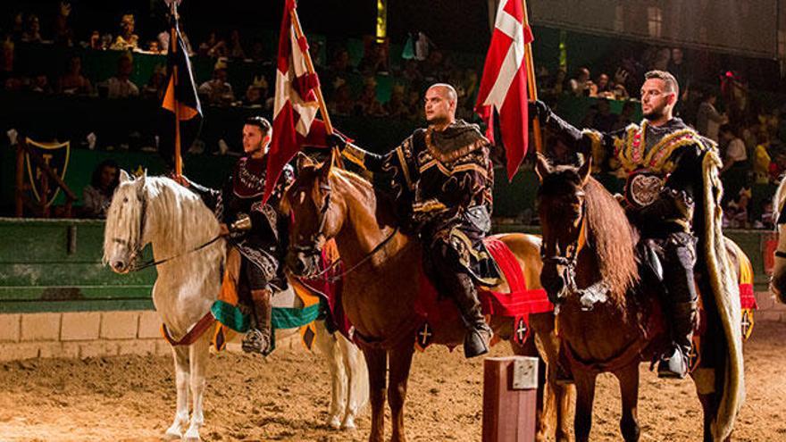 Espectáculo y cena medieval con Robin Hood en el Castillo Conde de Alfaz