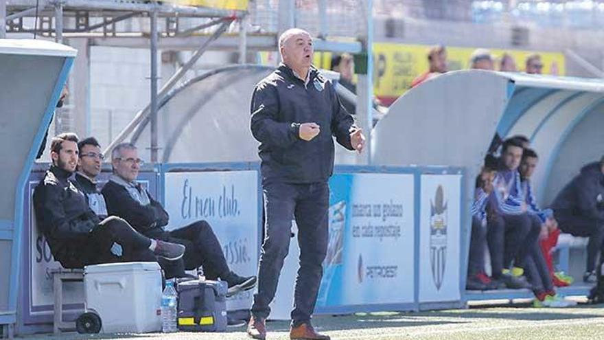 El entrenador del Baleares, Manix Mandiola, confiesa que vio peligrar el resultado &quot;hasta que el árbitro pitó el final del encuentro&quot;.